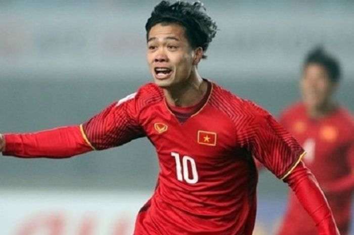  Striker timnas Vietnam, Nguyen Cong Phuong merayakan golnya dalam pertandingan persahabatan.