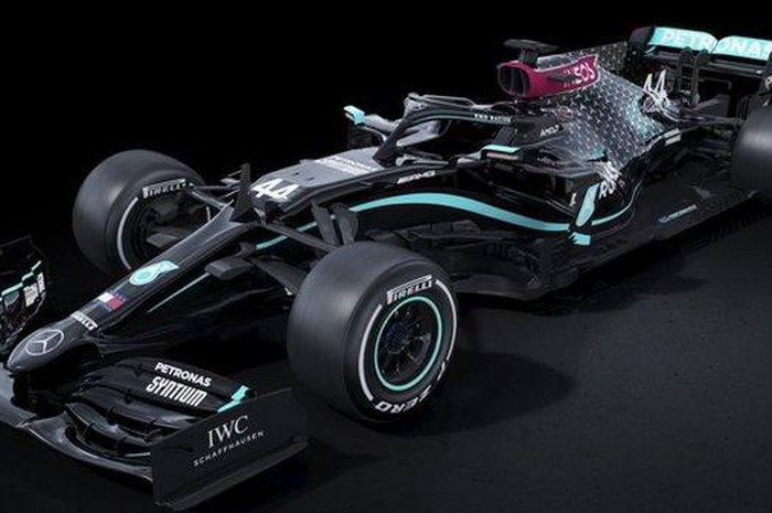 Tampilan mobil balap tim Mercedes dengan livery berwarna dasar hitam yang akan dipakai pada musim kompetisi Formula 1 2020.