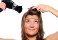 Cara Jitu Keringkan Rambut Setelah Keramas Tanpa Hair Dryer, Hemat!
