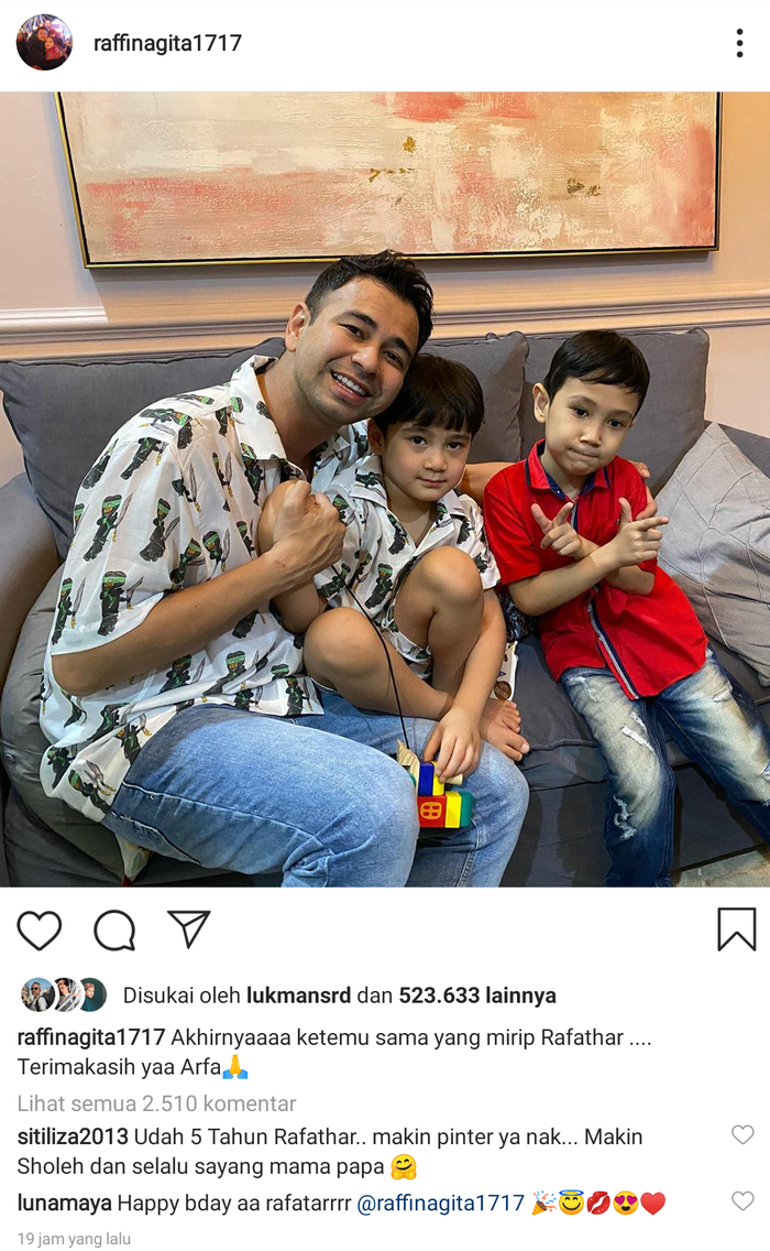 Potret Rafathar bertemu kembarannya