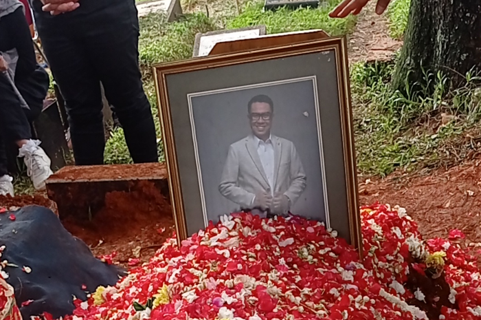 Hilbram Dunar meninggal dunia setelah menderita kanker usus besar pada usia 48 tahun. Ini makanan dan minuman pemicu penyakit tersebut.