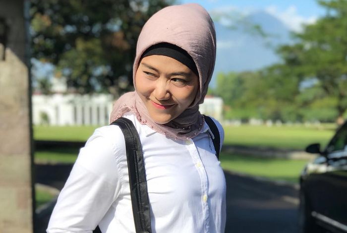 Sandhyca pakai hijab pastel