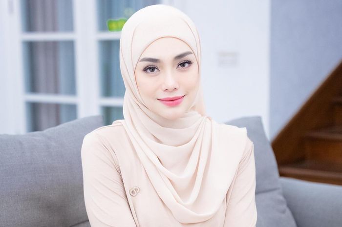 Sudah Pindah Agama dan Jadi Mualaf, Potret Celine Evangelista Berhijab
