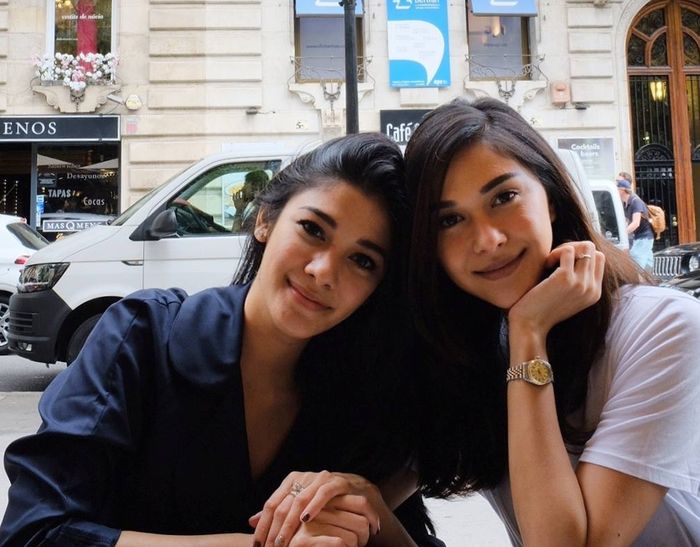 Nana Mirdad & Naysilla Mirdad (instagram.com/naymirdad)
