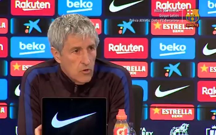 Pelatih Barcelona, Quique Setien, berbicara dalam konferensi pers pada Rabu (5/2/2020).