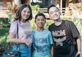 Foto Bareng Orang Tua Kandung Betrand Peto, Sarwendah Pakai Dress Mewah Harga Rp23 Juta