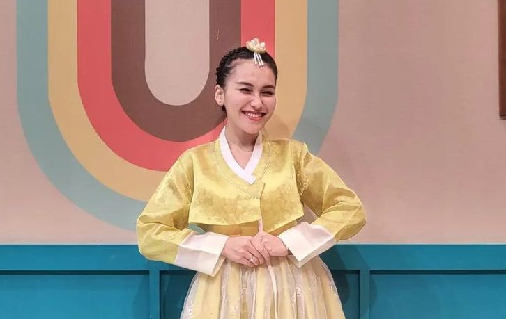 Jisoo dari Depok! Gaya Seksi Ayu Ting Ting Manggung Bikin Netizen Terpikat