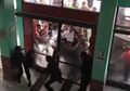 Pintu Kaca RSUD Brebes Pecah, Usai Sejumlah Warga Berbondong-bondong Jemput Paksa Jenazah Pasien Covid-19