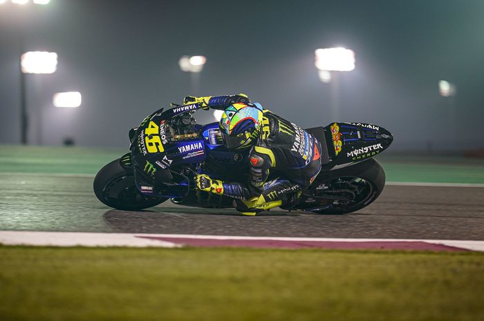 Valentino Rossi Dan Motornya Tengah Menaklukkan Belokan