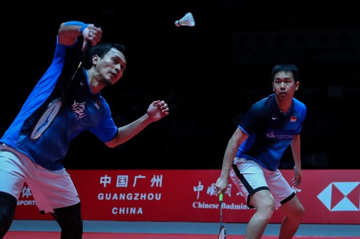 Pemain ganda putra Indonesia, Mohammad Ahsan/Hendra Setiawan, tampil pada laga ketiga Grup B BWF World Tour Finals 2019 di Tianhe Gymnasium, Guangzhou, China, Jumat (13/12/2019)