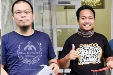Steven Indra Wibowo, seorang ualaf yang rela sumbangkan hartanya sebesar 12 miliar untuk membantu melawan pandemi virus corona (Covid-19).