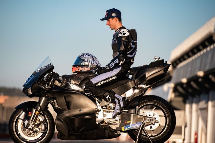 Adik Marc Marquez, Alex Marquez, berada di atas motor Desmosedici Ducati