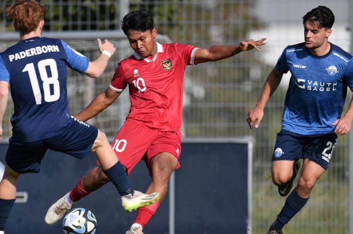 Suasana laga uji coba kedua Timnas U-17 Indonesia di Jerman saat jumpa tim Paderborn Youth U-17 pada Senin (2/10/2023)