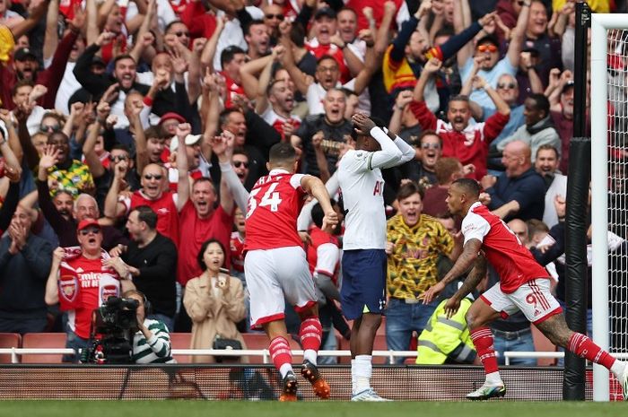 Gabriel Jesus sukses mencetak gol kedua bagi Arsenal dalam laga Derbi London utara kontra Tottenham Hotspur di Emirates Stadium, Sabtu (1/10/2022) malam WIB.