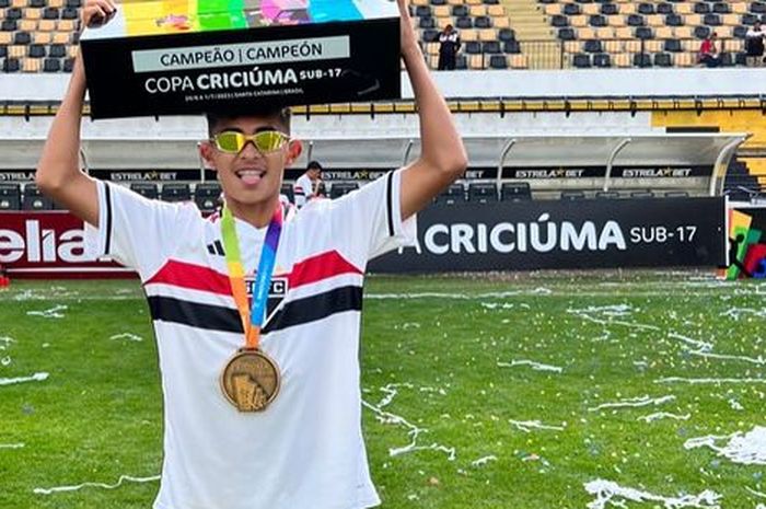 Welber Jardim baru saja mengantarkan klubnya, Sao Paulo U-16 juara Copa Criciuma U-17 2023 pada Sabtu (1/7/2023).