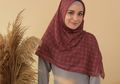 Cantik Nan Anggun Pakai Tunik dan Rok Plisket, Shireen Sungkar Curi Perhatian Saat Kepergok Bawa Tas Ratusan Juta Rupiah