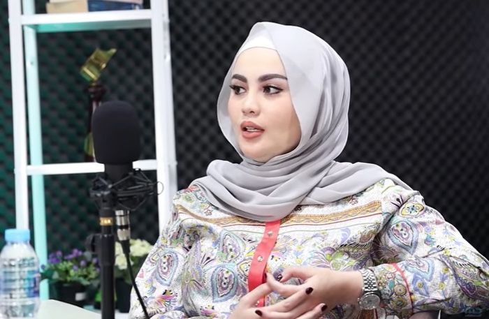 Disebut Jadi Istri Ketiga Uje, Jennifer Dunn Akhirnya Akui Sudah Punya Seorang Anak yang Selama Ini Disembunyikan.