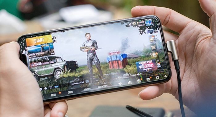 Illustration of playing PUBG game on Android 12