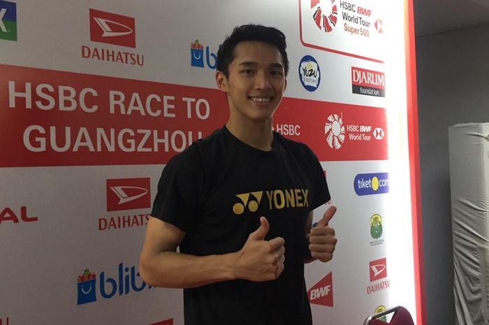 Pemain bulu tangkis tunggal putra Indonesia, Jonatan Christie, hadir pada konferensi pers usai bertanding pada babak pertama Indonesia Masters 2019 di Istora Senayan, Jakarta, Rabu (23/11/2019).