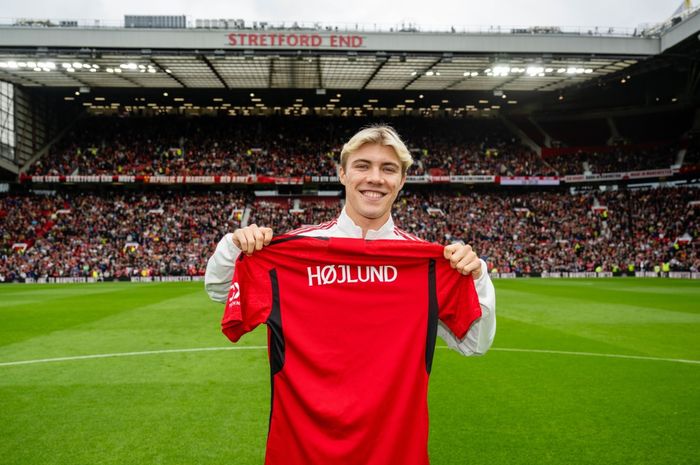 Penyerang baru Man United, Rasmus Hojlund, diketahui belum memiliki nomor punggung.