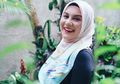 Pamer Senyum Merekah Pasca Kehilangan Bayi Kembarnya, Tampilan Irish Bella Saat Foto Bersama Sahabat Curi Perhatian