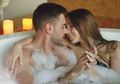 Lebih Menggairahkan! Coba Yuk Sensasi Bercinta di Kamar Mandi, Ajak Pasangan Kamu Nanti Malam!