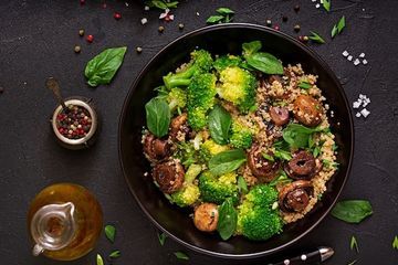 Menu sahur cegah sembelit saat puasa.