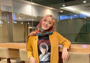 Stand Out! Ini 4 Gaya Kekinian Pakai Blazer Ala Anak Sule, Putri Delina!