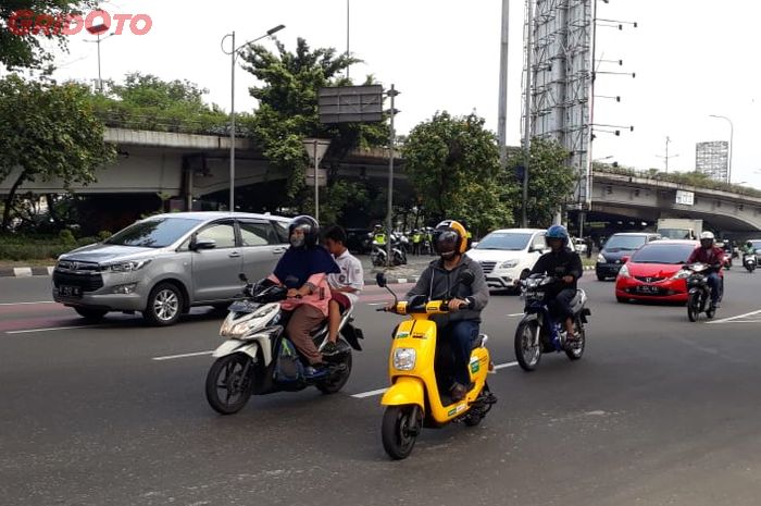 Naik Sepeda Listrik  Migo di  Depan Polisi Kena Tilang Gak 