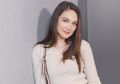 Naik Kereta MRT, Penampilan Simpel Luna Maya Curi Perhatian