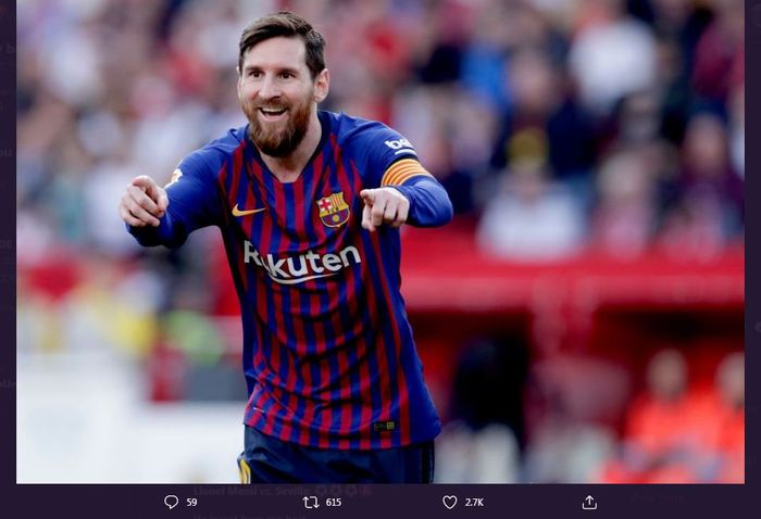Kapten Barcelona, Lionel Messi, merayakan golnya ke gawang Sevilla.