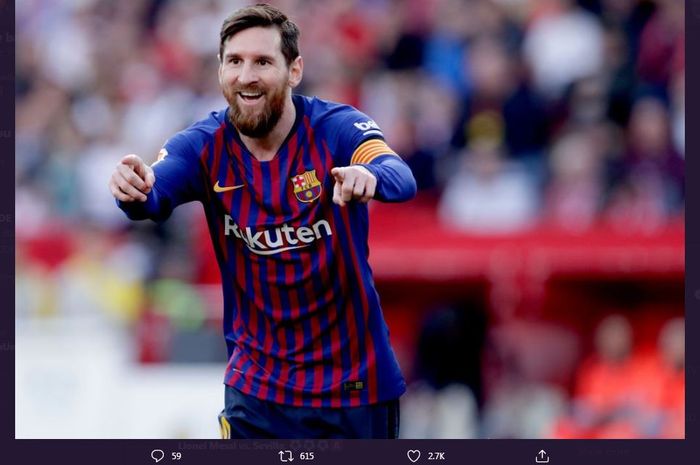 Kapten Barcelona, Lionel Messi, merayakan golnya ke gawang Sevilla.