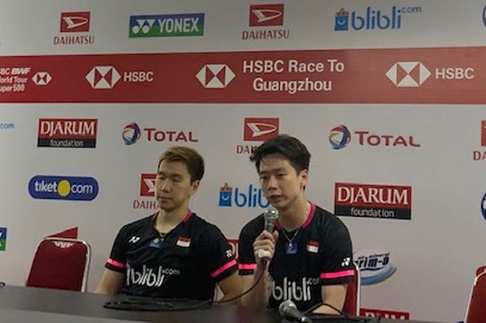 Pasangan ganda putra Indonesia, Marcus Fernaldi Gideon/Kevin Sanjaya Sukamuljo, hadir pada konferensi pers Indonesia Masters 2020 di Istora Senayan, Jakarta, Sabtu (18/1/2020)