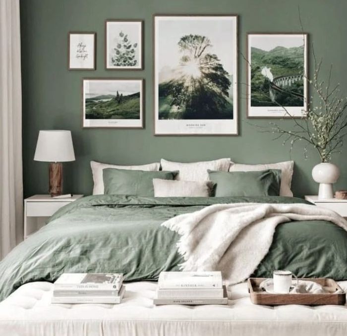 Ide kamar tidur warna sage green atau hijau.