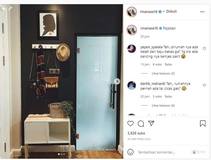 Salah satu sudut ruangan di rumah artis Rina Nose
