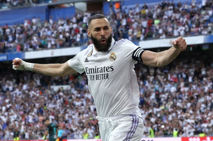 Real Madrid kabarnya segera mencari pengganti Karim Benzema. Kompatriot Lionel Messi pun menjadi incaran Los Blancos.