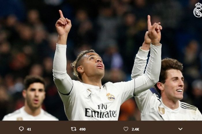 Penyerang Real Madrid, Mariano Diaz, melakukan selebrasi setelah membobol gawang Deportivo Alaves dalam partai Liga Spanyol di Estadio Santiago Bernabeu, Minggu (3/2/2019)