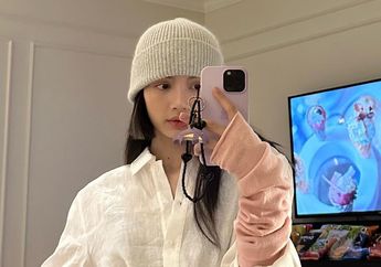 OOTD Lisa BLACKPINK Pakai Topi, Dipadukan dengan Dress Bisa Juga!