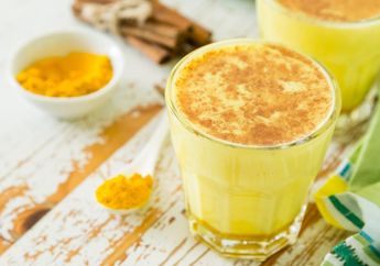 Duh, Pria Ini Menyesal Baru Tahu Bahwa Segelas Susu Dicampur dengan Bubuk Kunyit Ternyata Simpan Manfaat yang Gak Main-main! Coba Sekarang