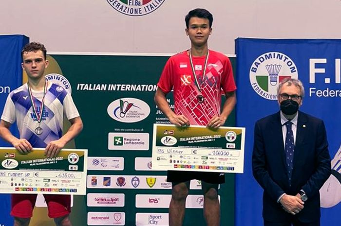Tunggal putra Indonesia, Christian Adinata, usai meraih gelar juara Italian International 2022