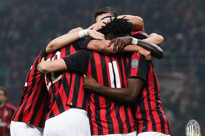Para pemain AC Milan merayakan gol yang dicetak ke gawang Empoli dalam laga Liga Italia di Stadion San Siro, Jumat (22/2/2019).