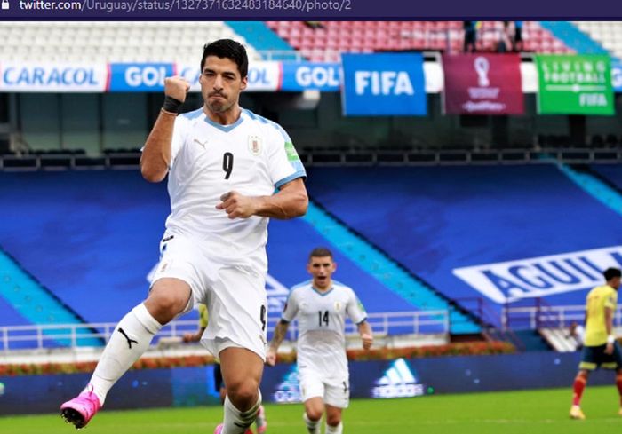Penyerang timnas Uruguay, Luis Suarez, mencetak gol ke gawang timnas Kolombia dalam laga Kualifikasi Piala Dunia 2022 zona Conmebol, Jumat (13/11/2020) atau Sabtu pukul 03.30 WIB. 