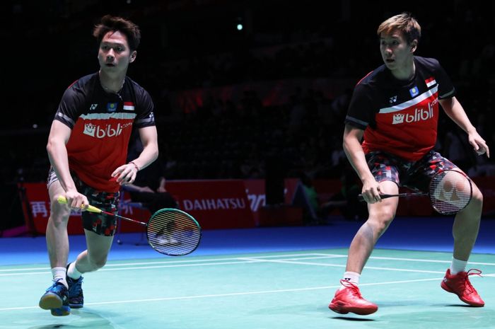 Pasangan ganda putra Indonesia, Kevin Sanjaya Sukamuljo (kiri) dan Marcus Fernaldi Gideon, saat bertanding di Japan Open 2019, Rabu (24/7/2019).