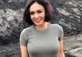Awet Muda Bak Anak SMP, Yuni Shara Jadi Sorotan Saat Tampil Super Seksi Pakai Mini Dress Pas Body Warna Emas!