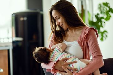 Ibu Menyusui Ingin Turunkan Berat Badan dengan Diet Air Putih, Aman atau Tidak?