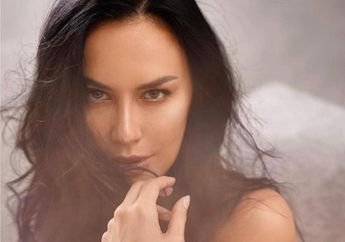 Bersama Kedua Putrinya, Sophia Latjuba Ajak Abdee Slank Hadiri Pernikahan Mantan Suami Keduanya, Potretnya Rangkul Mesra Sang Gitaris Jadi Sorotan, Ada Hubungan Spesial?