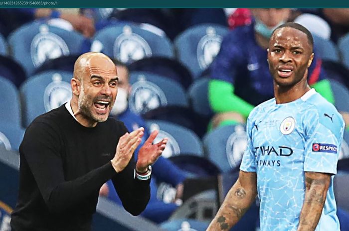 Gelandang Manchester City, Bernardo Silva, turut membuka mulut soal minimnya kesempatan bermain Raheem Sterling.