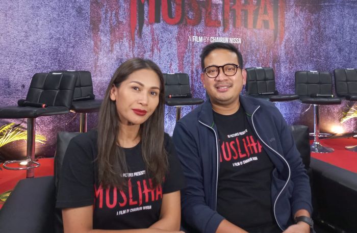 Tata Janeeta dan Raden Brotoseno saat press conference film Muslihat di kawasan Cilandak, Jakarta Selatan pada Rabu (3/1/2024).