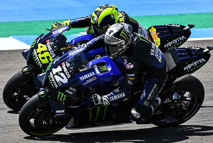 Maverick Vinales mengakui kesulitan untuk bernapas saat berada di belakang Valentino Rossi di balapan MotoGP Andalusia 2020