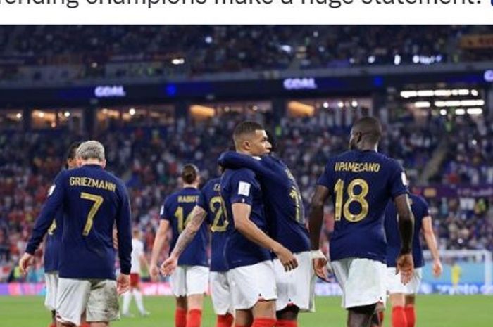 Para pemain timnas Prancis merayakan gol yang dicetak Kylian Mbappe ke gawang timnas Denmark pada partai kedua Grup D Piala Dunia 2022 di Stadion 974, Sabtu (26/11/2022).